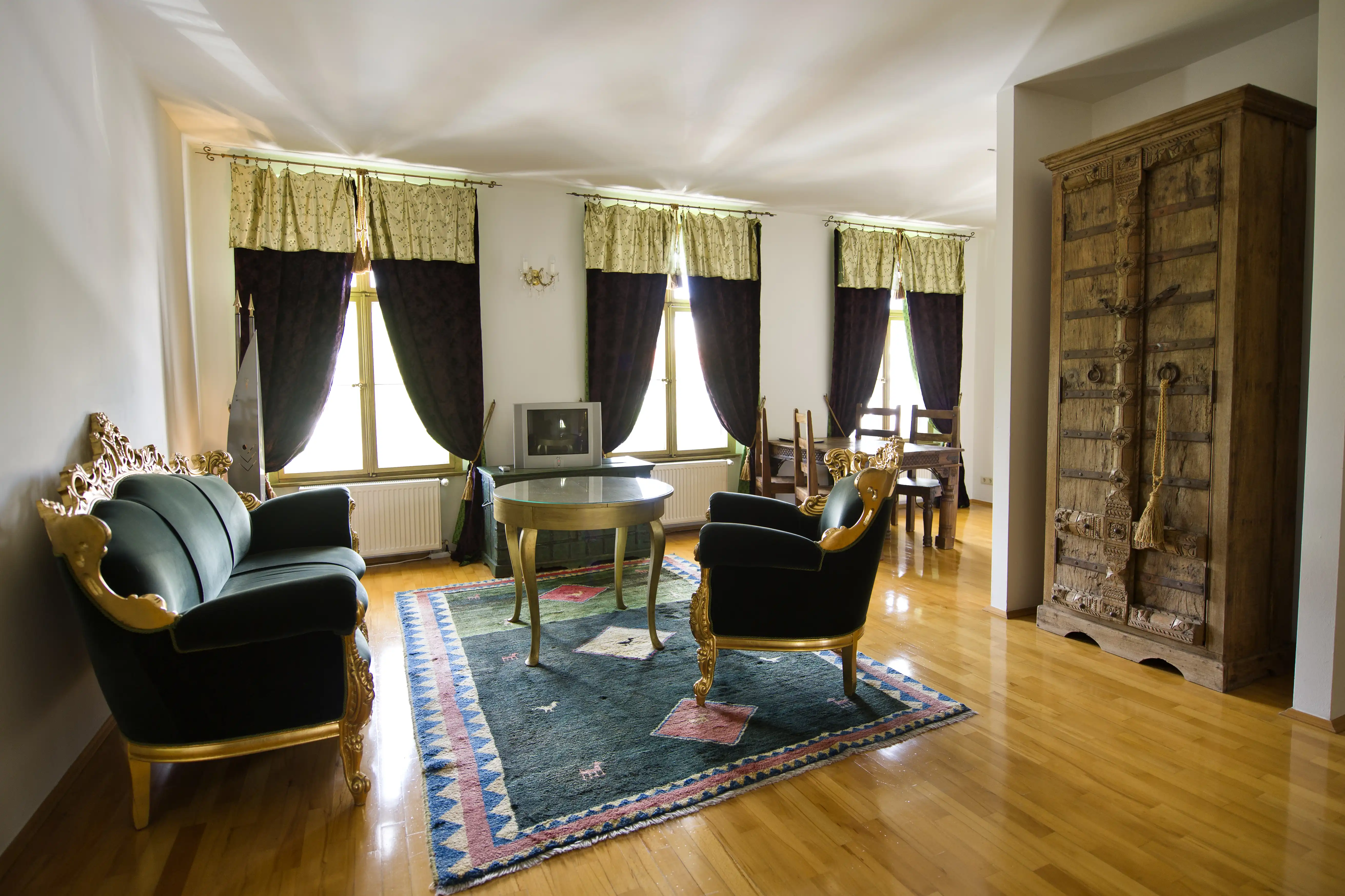 Apartment 32