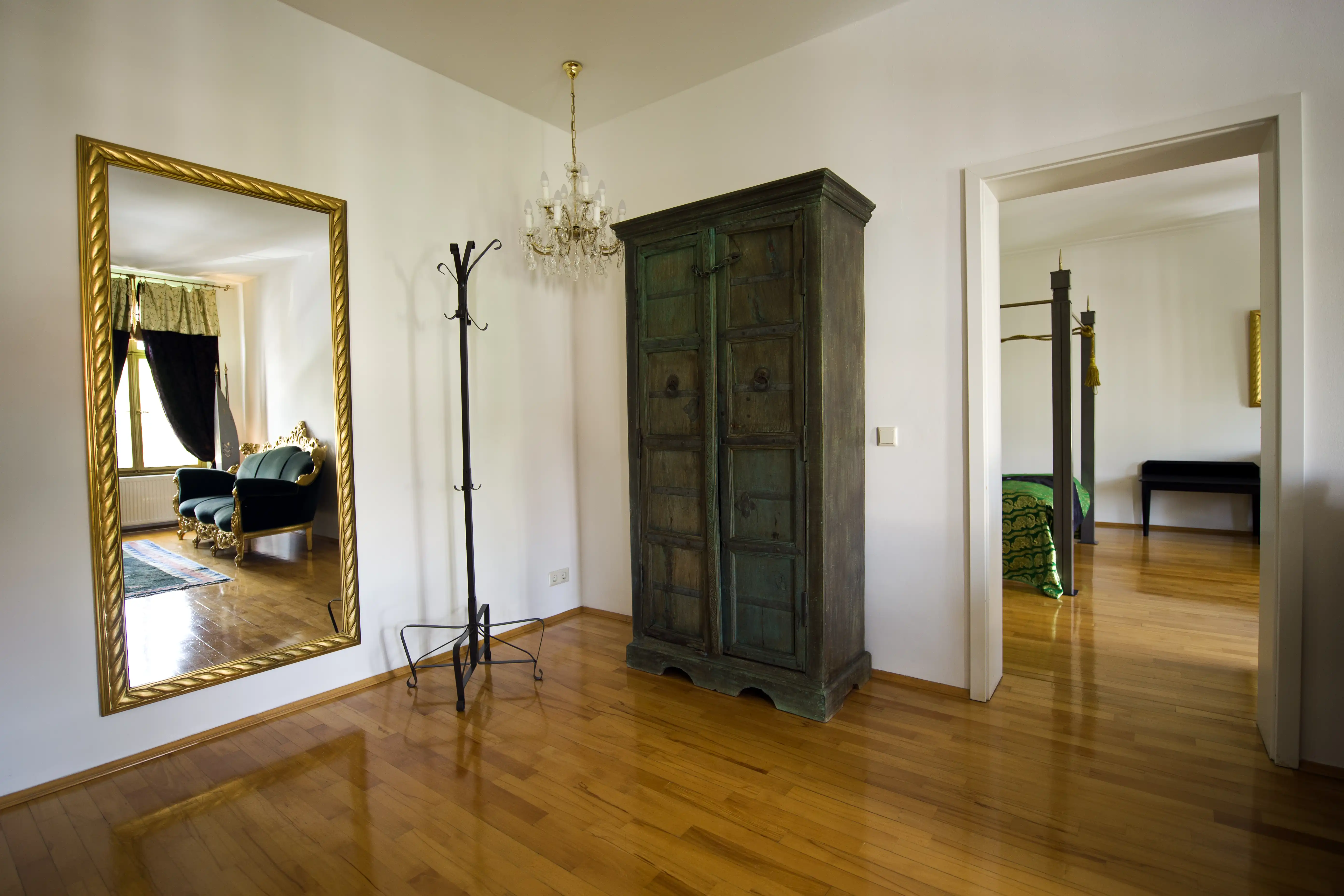 Apartment 32