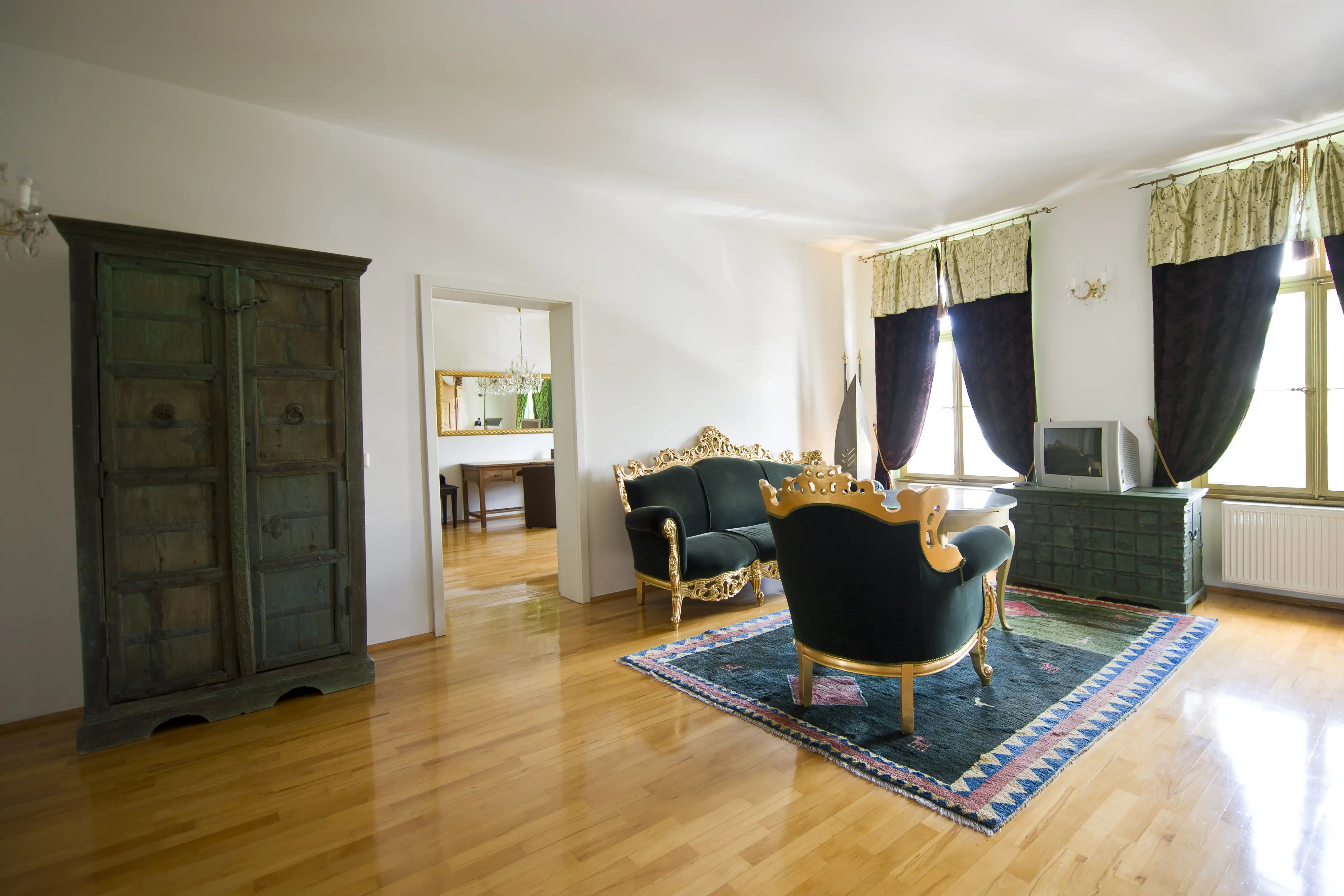 Apartment 32